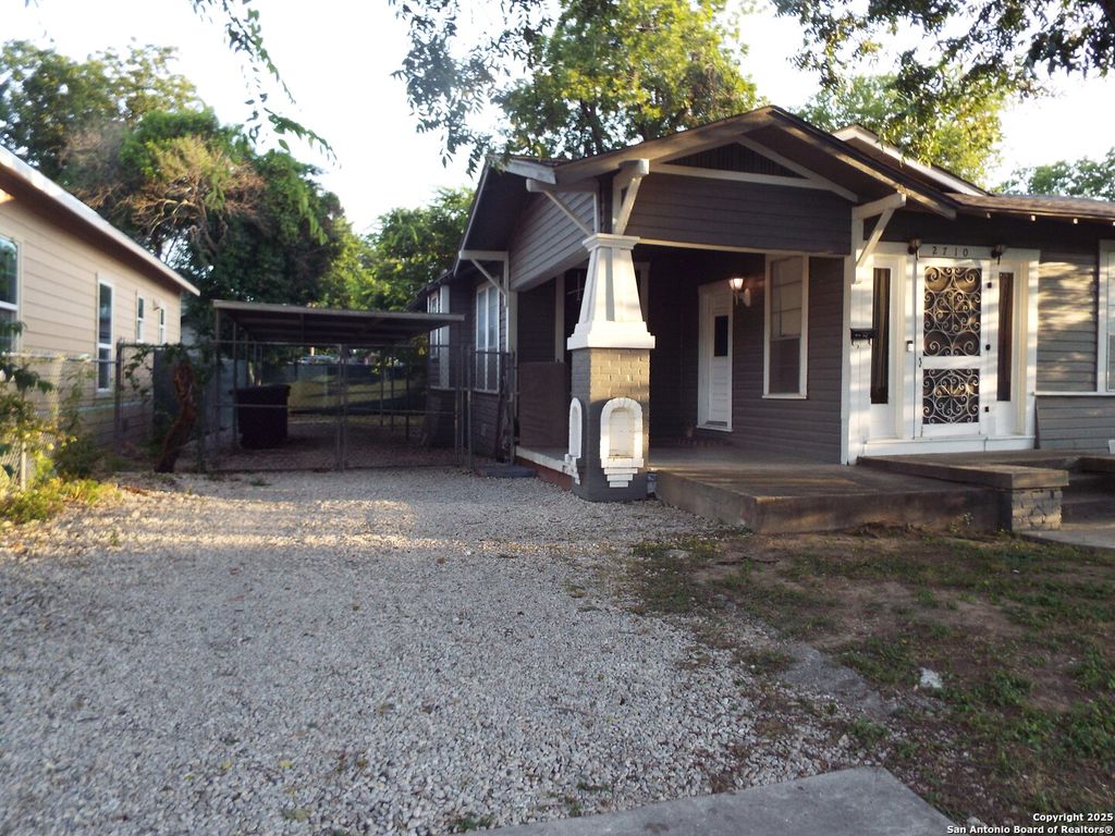 Photo of 2710 W Cesar E Chavez, San Antonio, TX 78207 (MLS # 1894057)