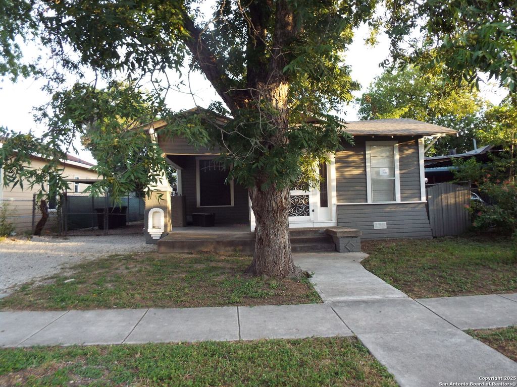 Photo of 2710 W Cesar E Chavez, San Antonio, TX 78207 (MLS # 1894057)