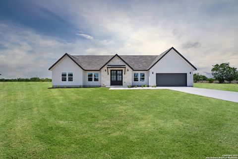 Photo for 122 Ranchero Way, Natalia, TX 78059 (MLS # 1926642)