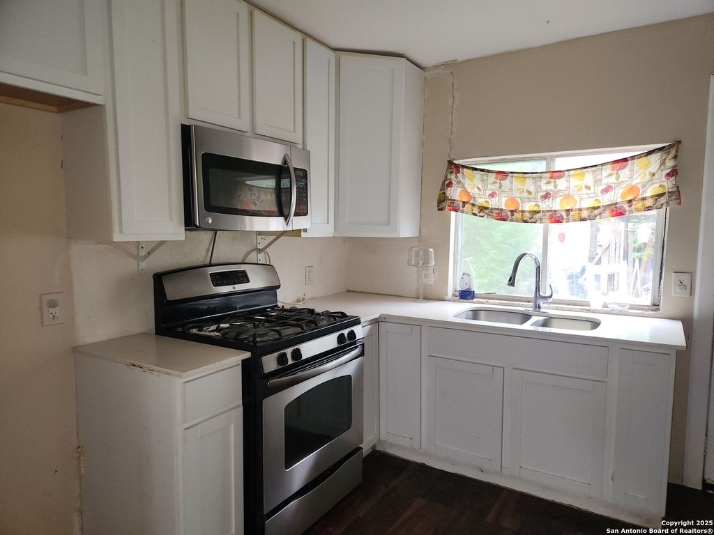 Photo of 3319 salinas, San Antonio, TX 78207 (MLS # 1925146)