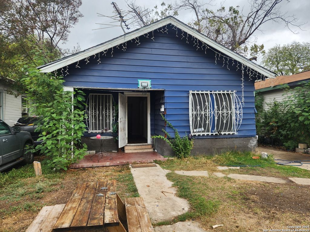 Photo of 3319 salinas, San Antonio, TX 78207 (MLS # 1925146)