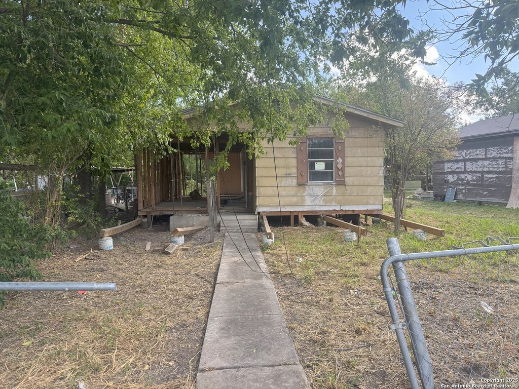 Photo of 215 rehmann, San Antonio, TX 78204 (MLS # 1910005)