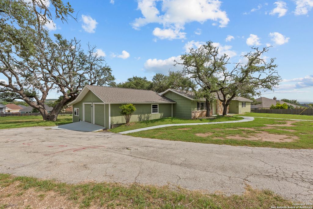 Photo of 224 W Lower Crabapple, Fredericksburg, TX 78624 (MLS # 1911068)