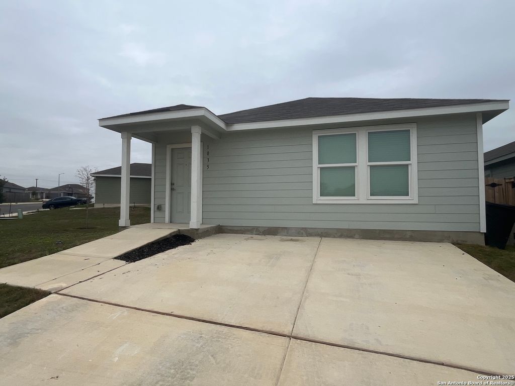 Photo of 1035 JANZEN, San Antonio, TX 78221 (MLS # 1926488)