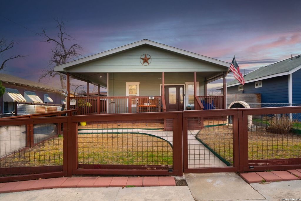 Photo of 318 Pruitt Ave, San Antonio, TX 78204 (MLS # 1943121)