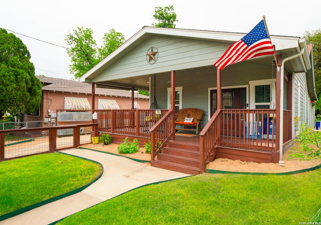 Photo of 318 Pruitt Ave, San Antonio, TX 78204 (MLS # 1943121)