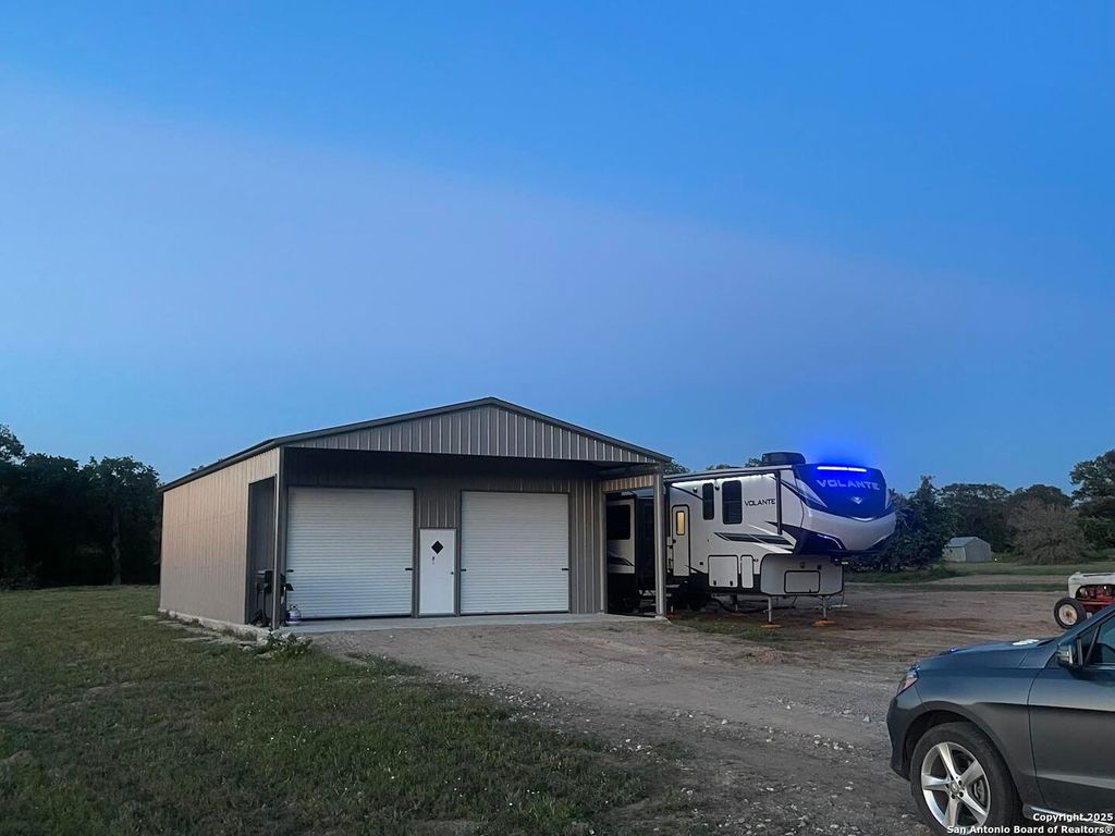 Photo of 386 Old Colony Rd, Seguin, TX 78155 (MLS # 1878070)