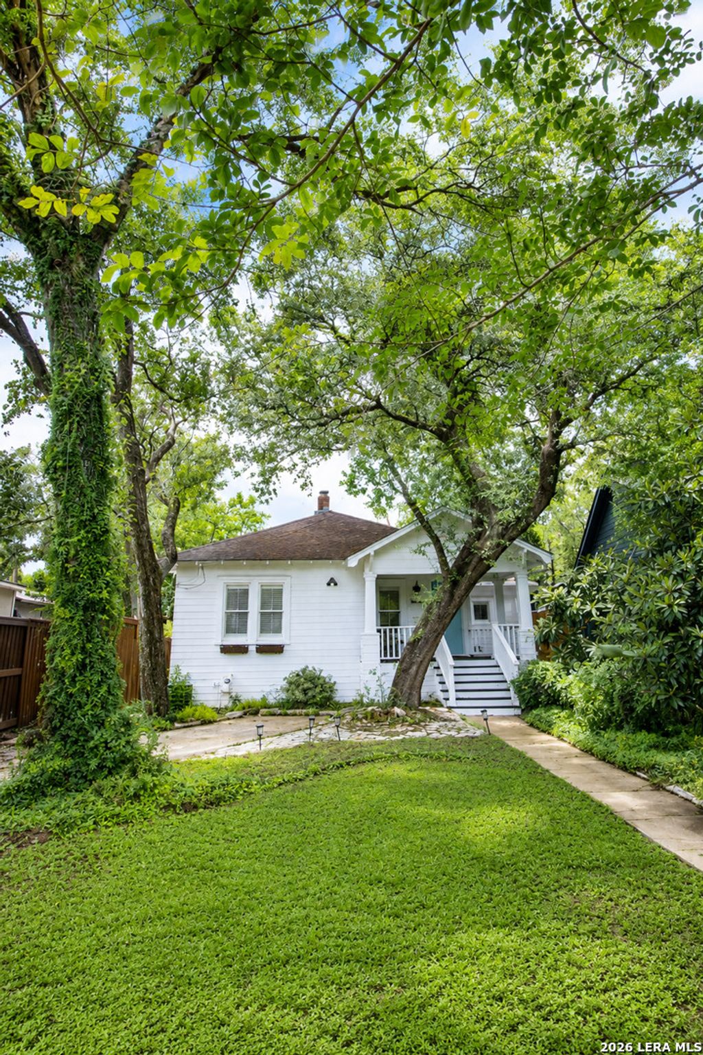 Photo of 211 MONTCLAIR ST, Alamo Heights, TX 78209 (MLS # 1970595)