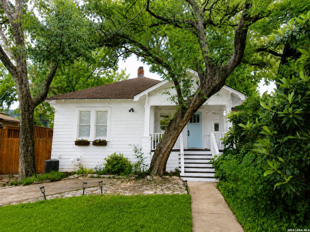 Photo of 211 MONTCLAIR ST, Alamo Heights, TX 78209 (MLS # 1970595)
