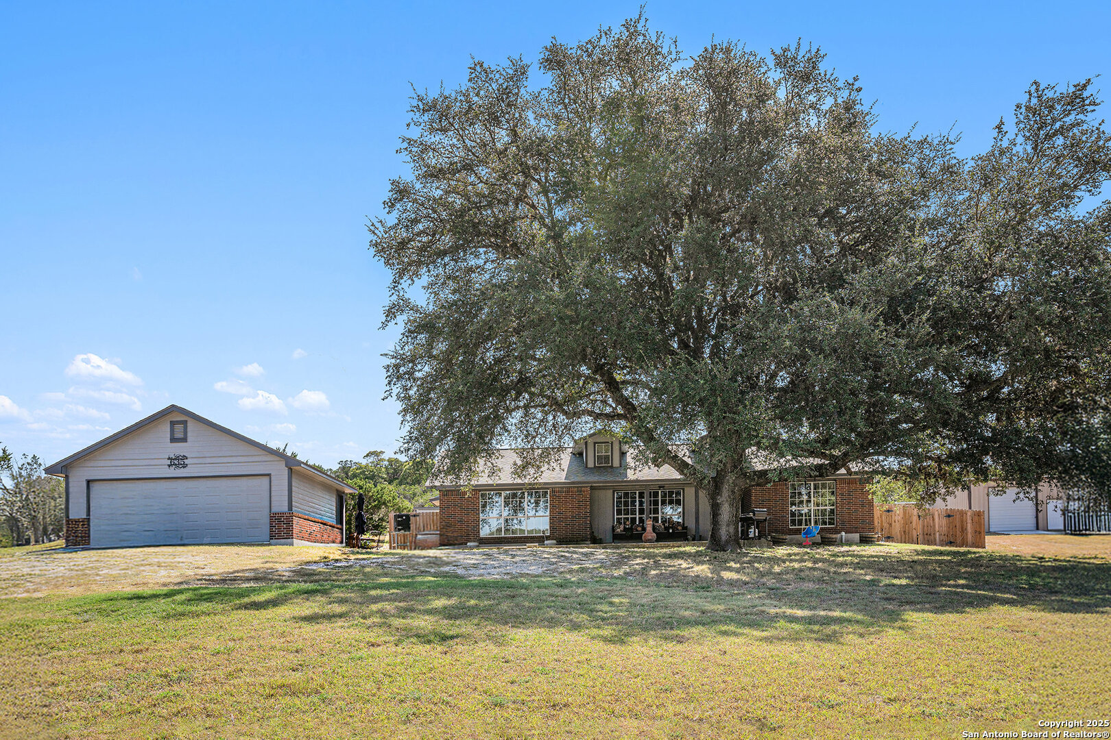 635 Oak Country