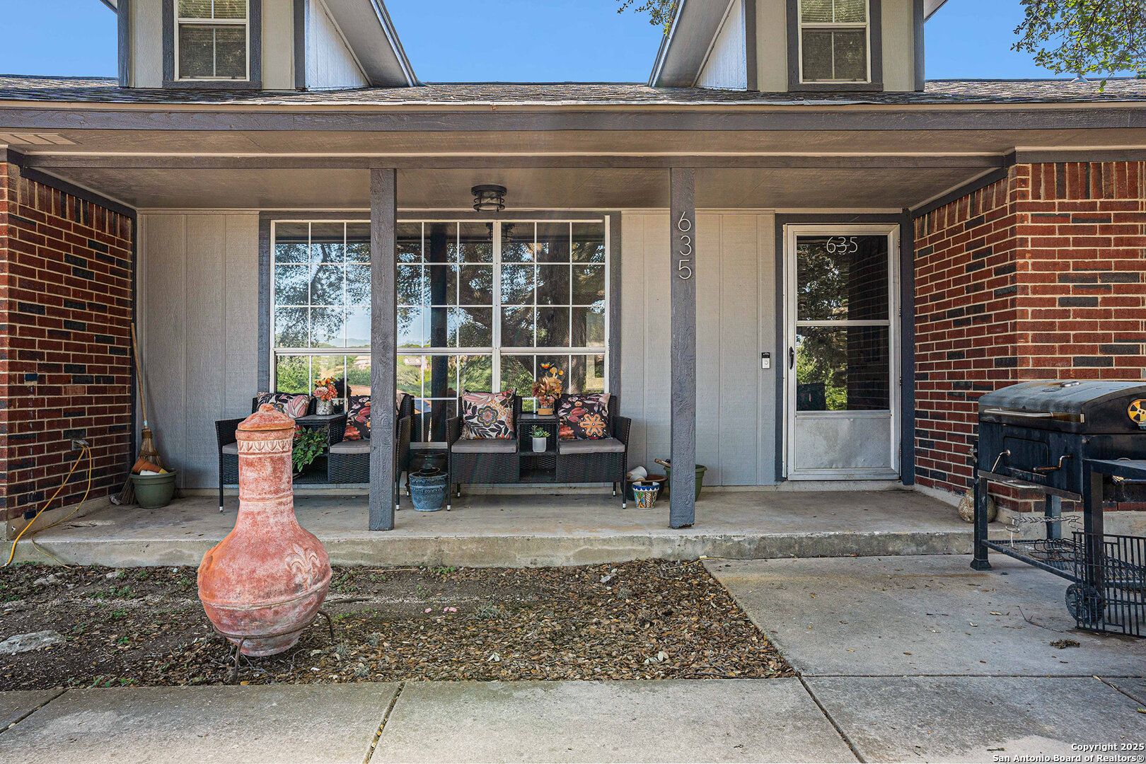 635 Oak Country