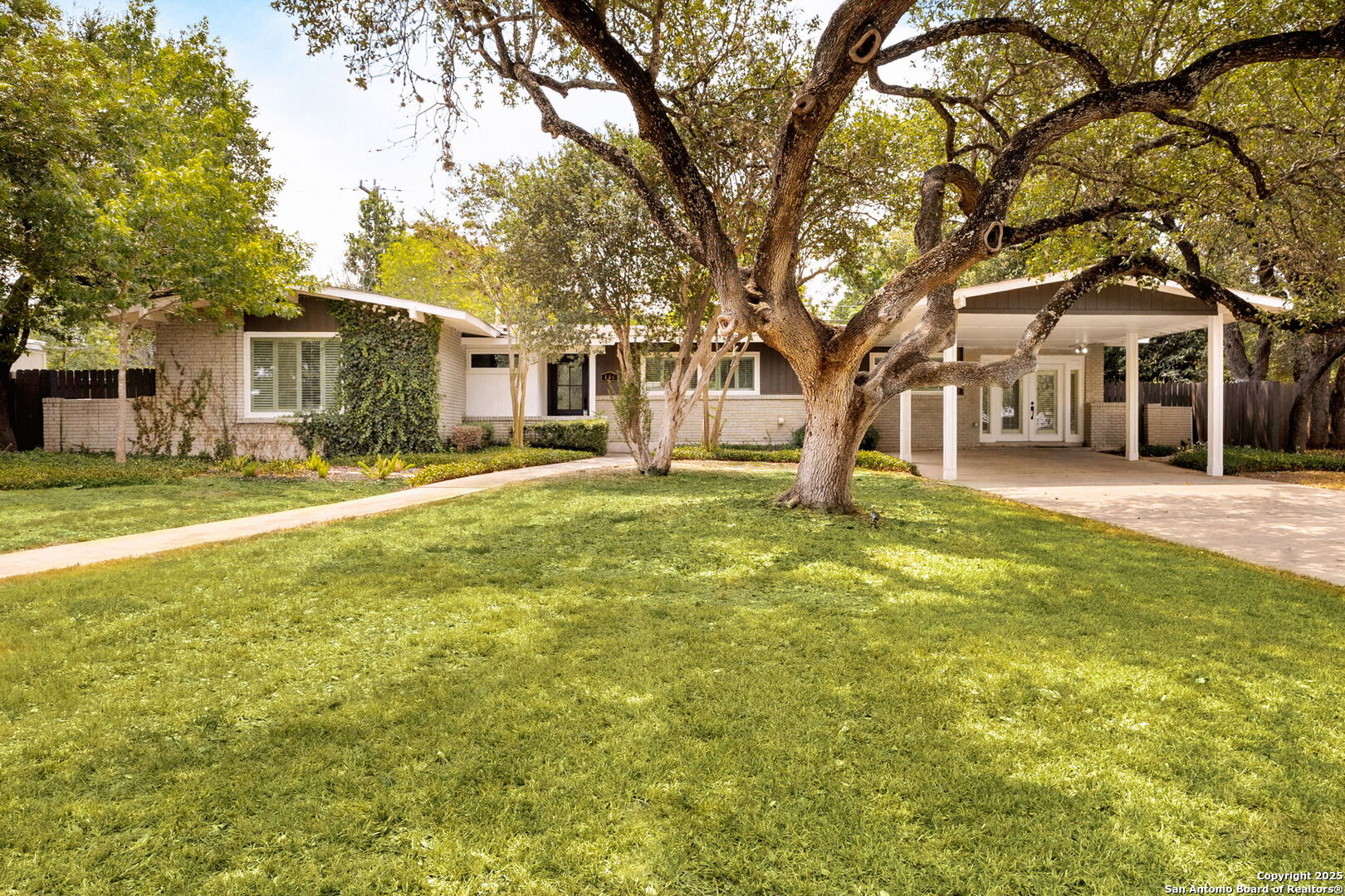 446 Forrest Hill
