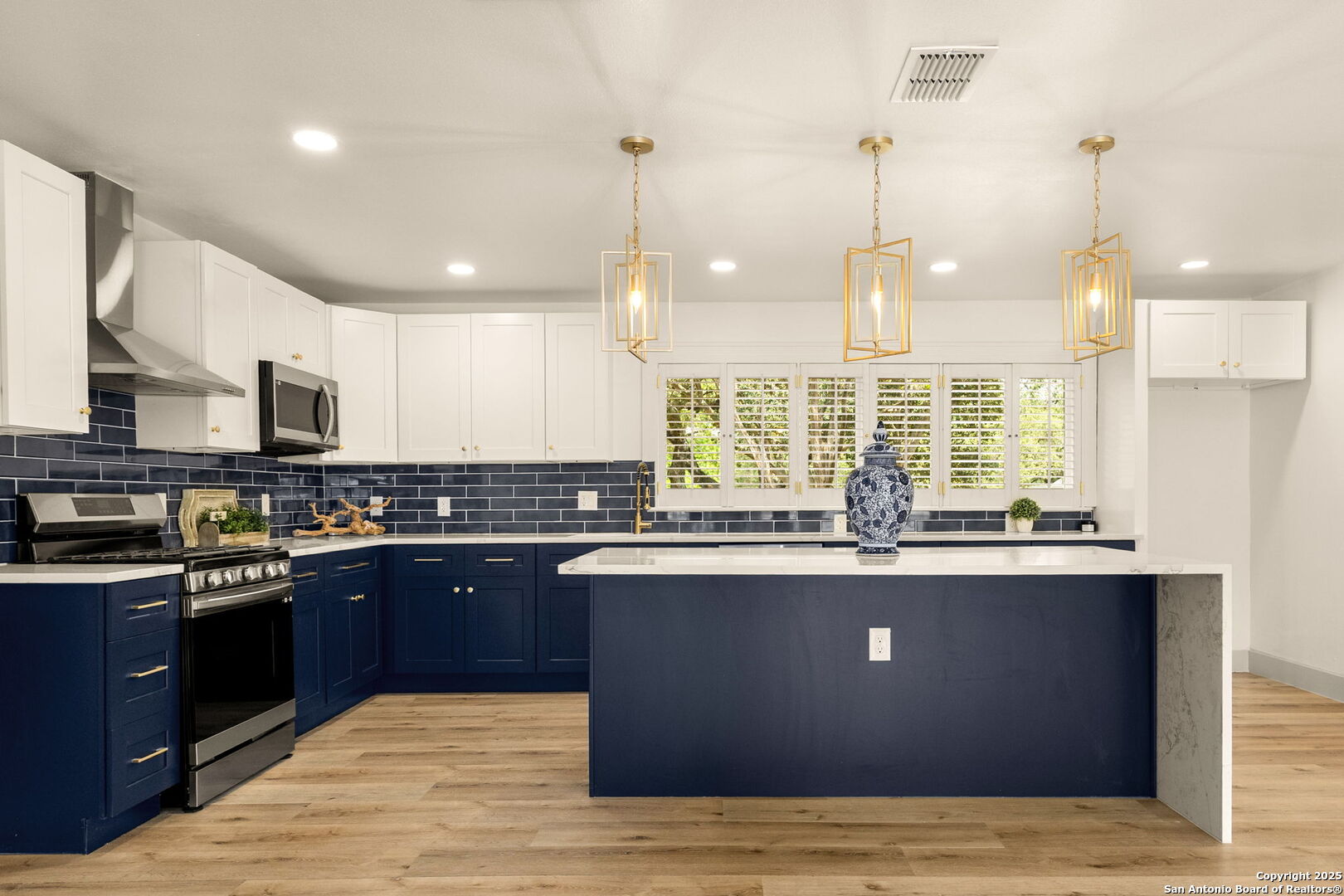 446 Forrest Hill
