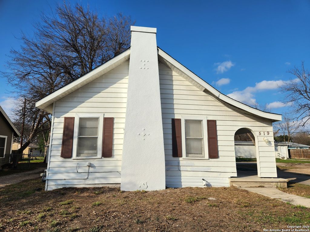 Photo of 519 TOPEKA BLVD, San Antonio, TX 78210 (MLS # 1827708)