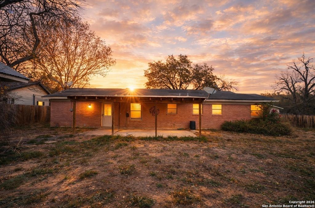 Photo of 1001 Kathleen, Pleasanton, TX 78064 (MLS # 1933102)