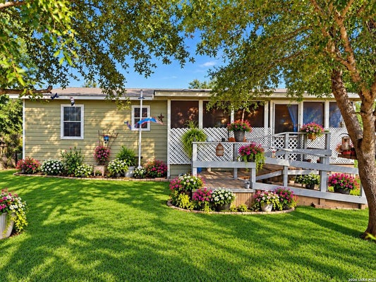 213 E 4TH ST, ELMENDORF, TX 78112 - Image e2f1a64dbca2119f5c639e085a28df47/2911891744