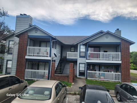 814 STATION ST Converse TX 78109
