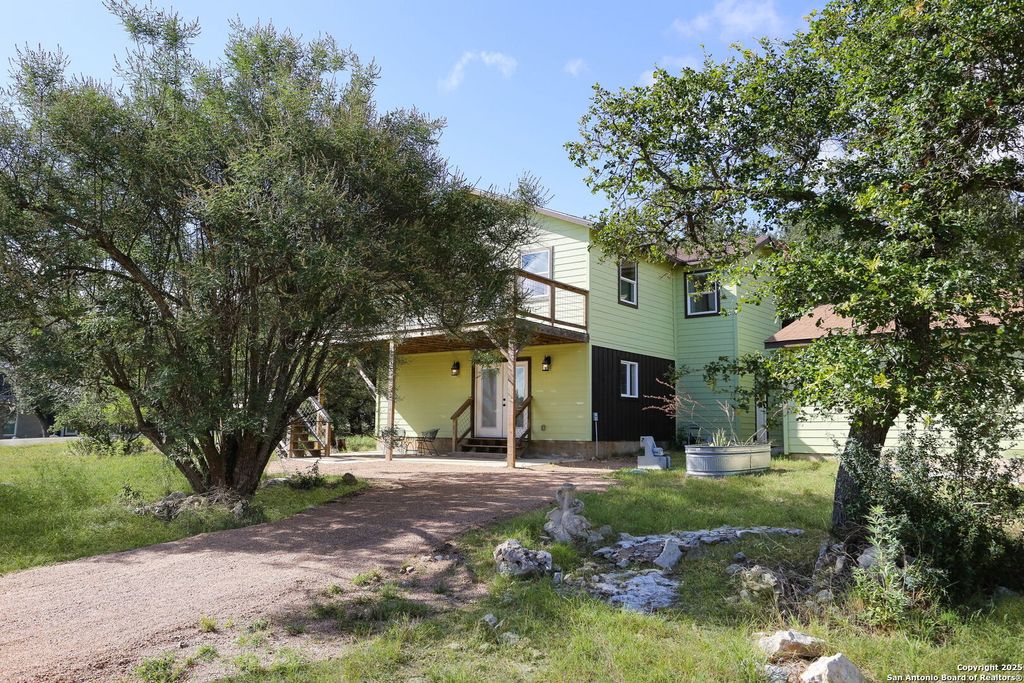 Photo of 614 Red Oak Woods, Canyon Lake, TX 78133 (MLS # 1879803)