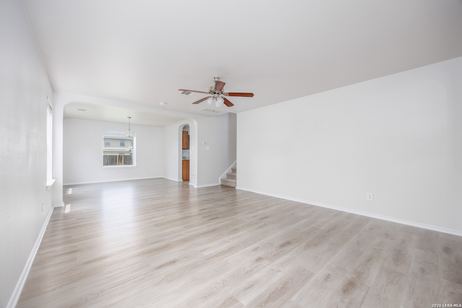 527 BRIDLE RDG