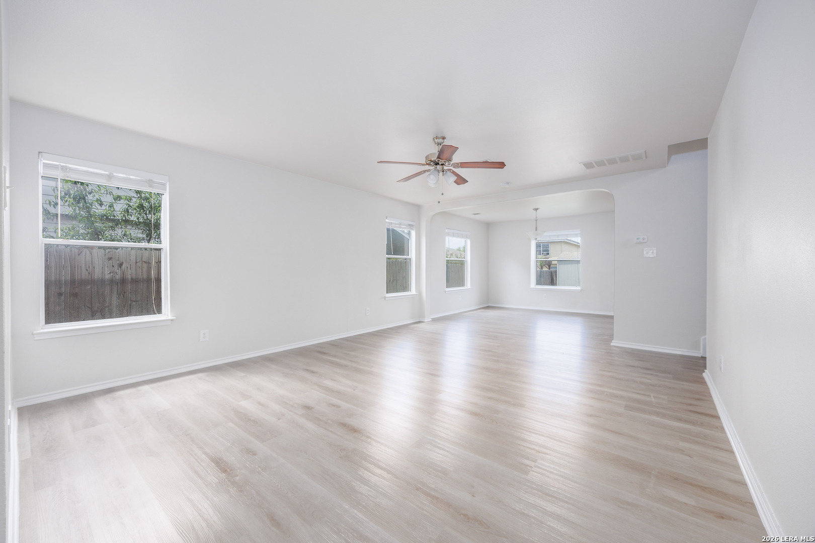 527 BRIDLE RDG