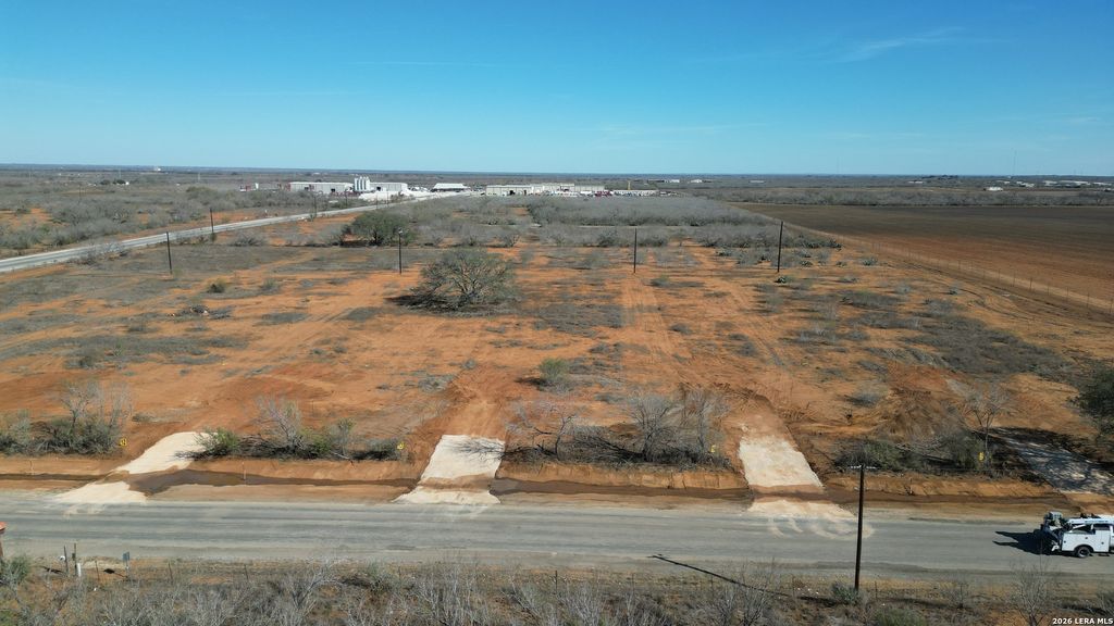 Photo of 1607 County Road 422, Pleasanton, TX 78064 (MLS # 1961700)