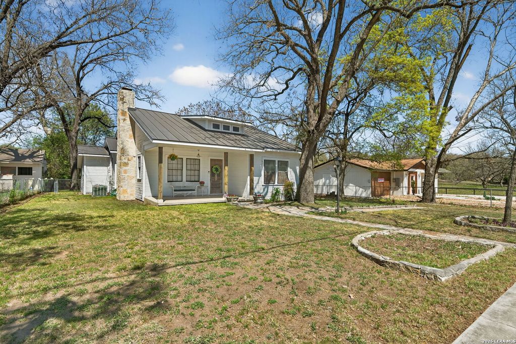 Photo of 608 RIVER RD, Boerne, TX 78006 (MLS # 1954067)
