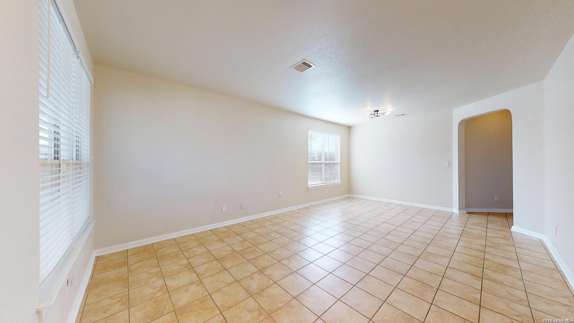 101 Springtree Cliff