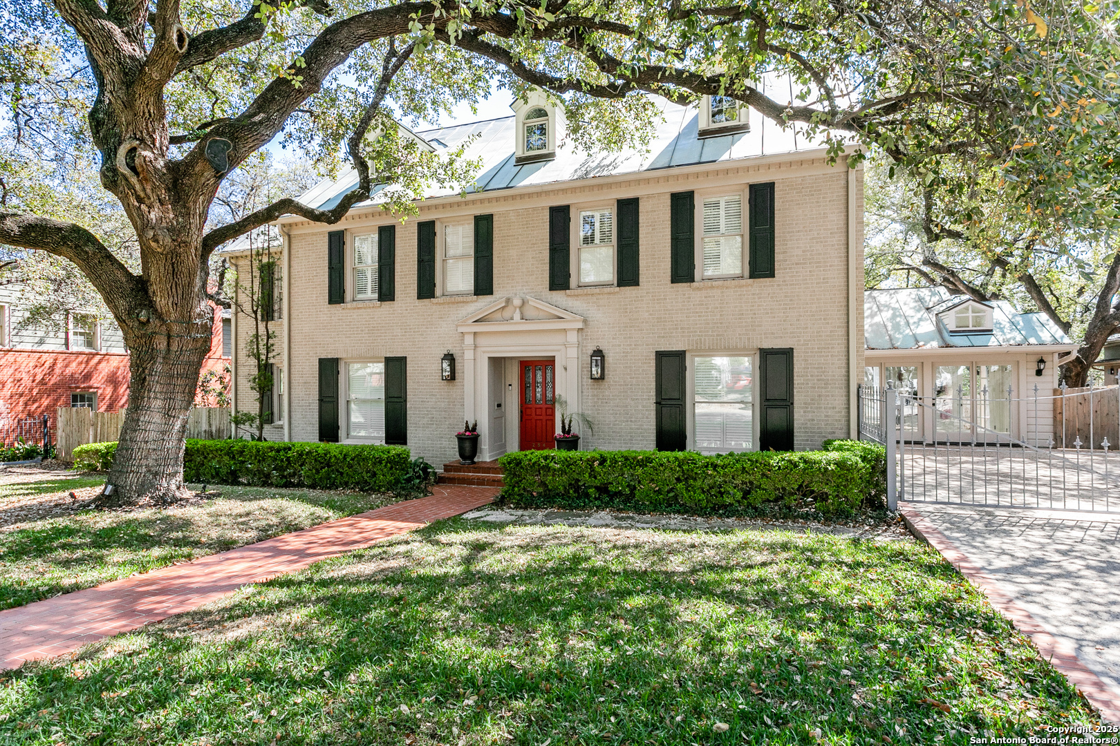 254 E Summit