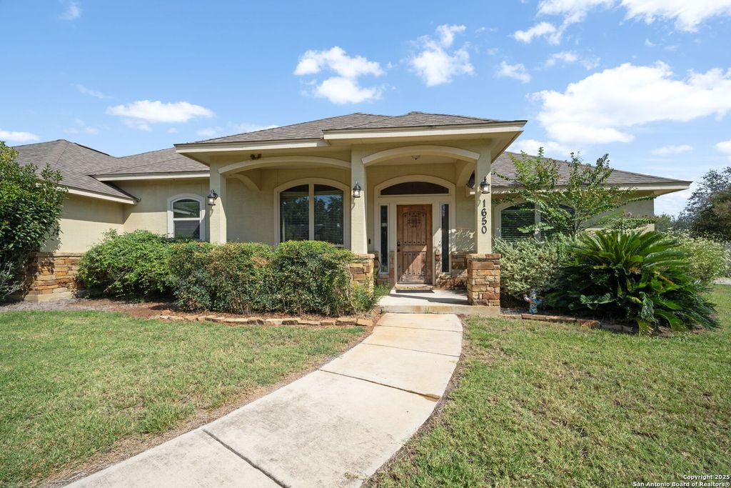 Photo of 1650 Embassy, Pleasanton, TX 78064 (MLS # 1909426)