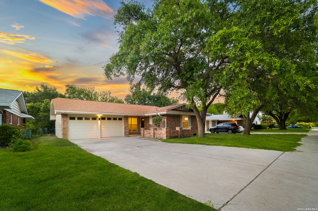 Photo of 3219 Quakertown Dr, San Antonio, TX 78230 (MLS # 1991067)