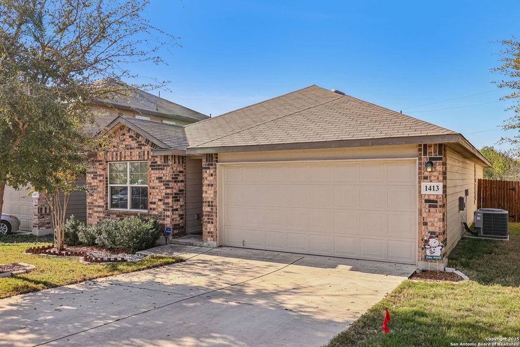 Photo of 1413 Slate Cyn, San Antonio, TX 78245 (MLS # 1930321)