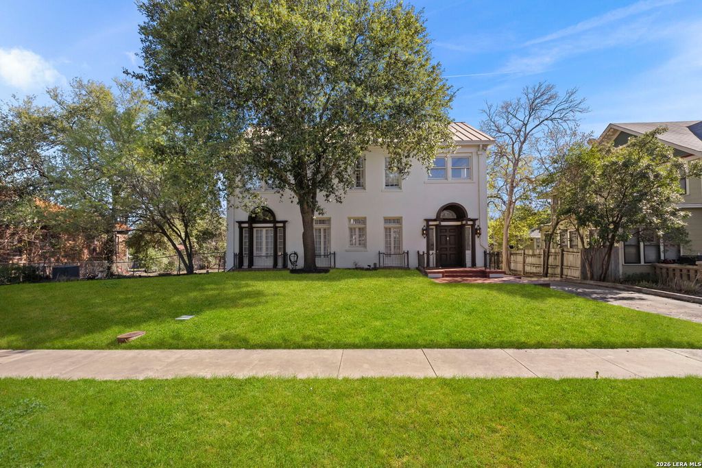 Photo of 110 E Mulberry, San Antonio, TX 78212 (MLS # 1949401)