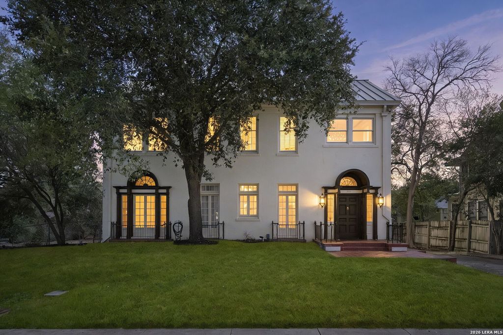 Photo of 110 E Mulberry, San Antonio, TX 78212 (MLS # 1949401)