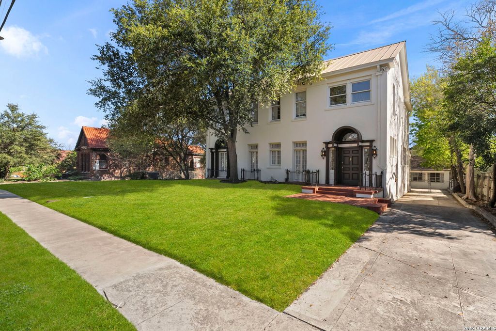 Photo of 110 E Mulberry, San Antonio, TX 78212 (MLS # 1949401)