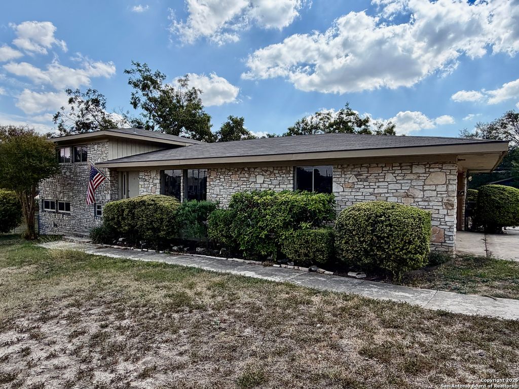 Photo of 1236 E Live Oak Rd, Schertz, TX 78154 (MLS # 1916214)