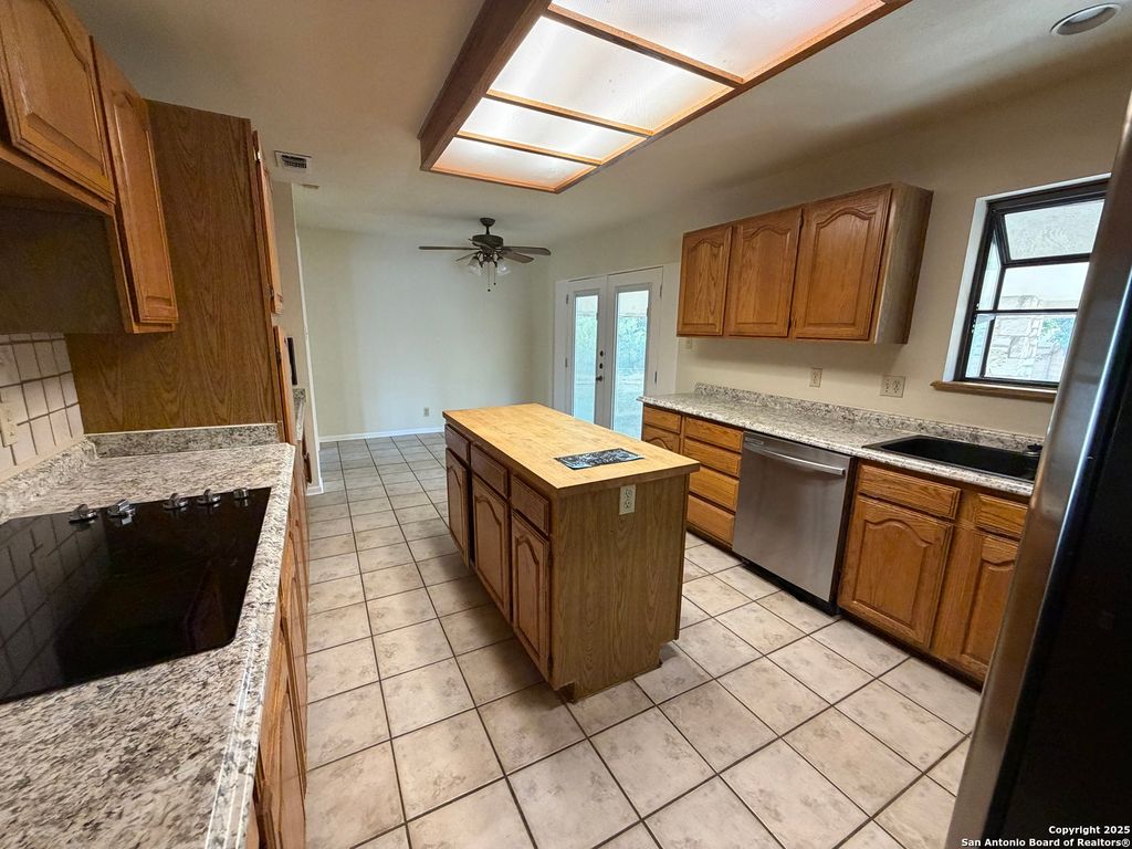 Photo of 1236 E Live Oak Rd, Schertz, TX 78154 (MLS # 1916214)