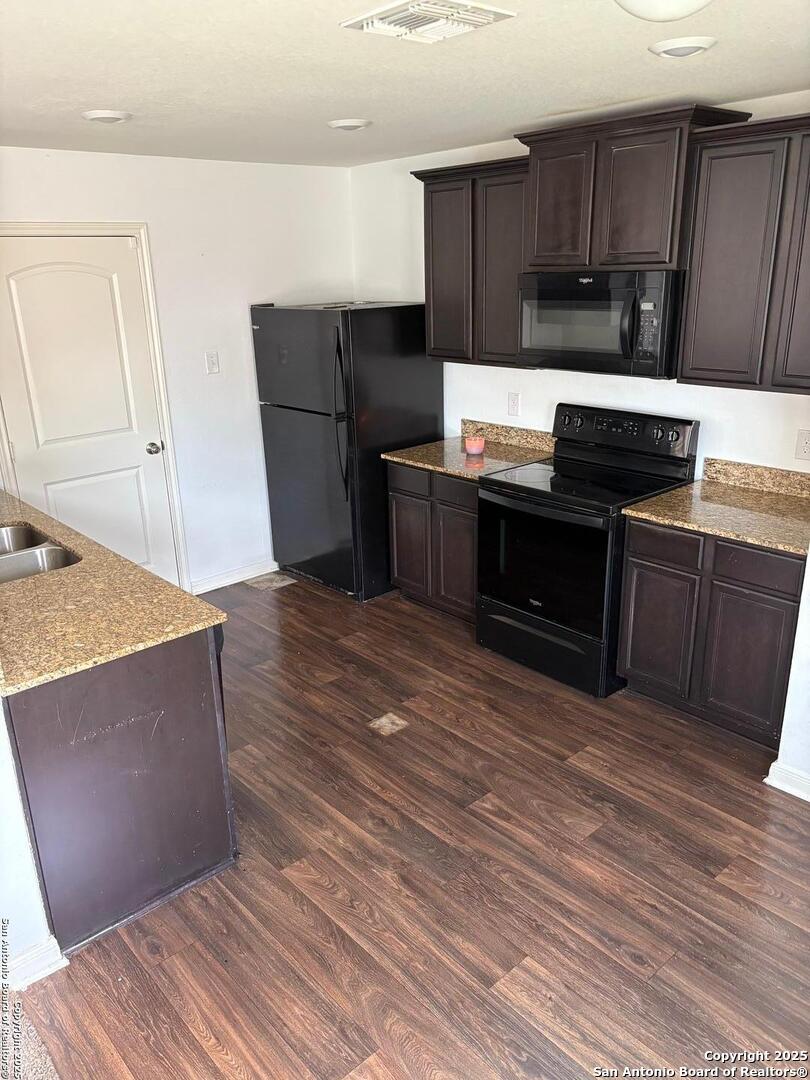 6135 Lakefront