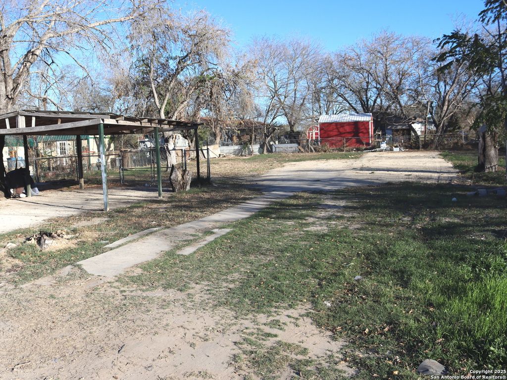 Photo of 506 N TRANSPORTATION DR, Devine, TX 78016 (MLS # 1832718)