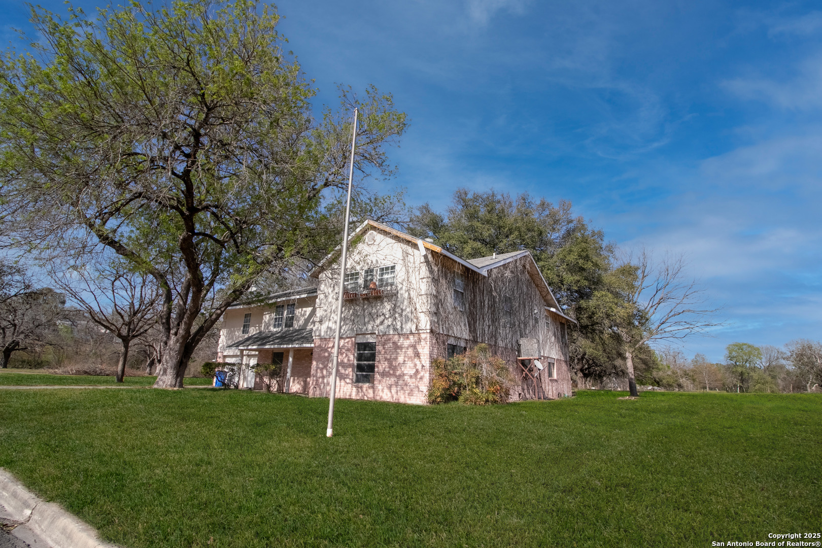 7 Glen Cove Dr