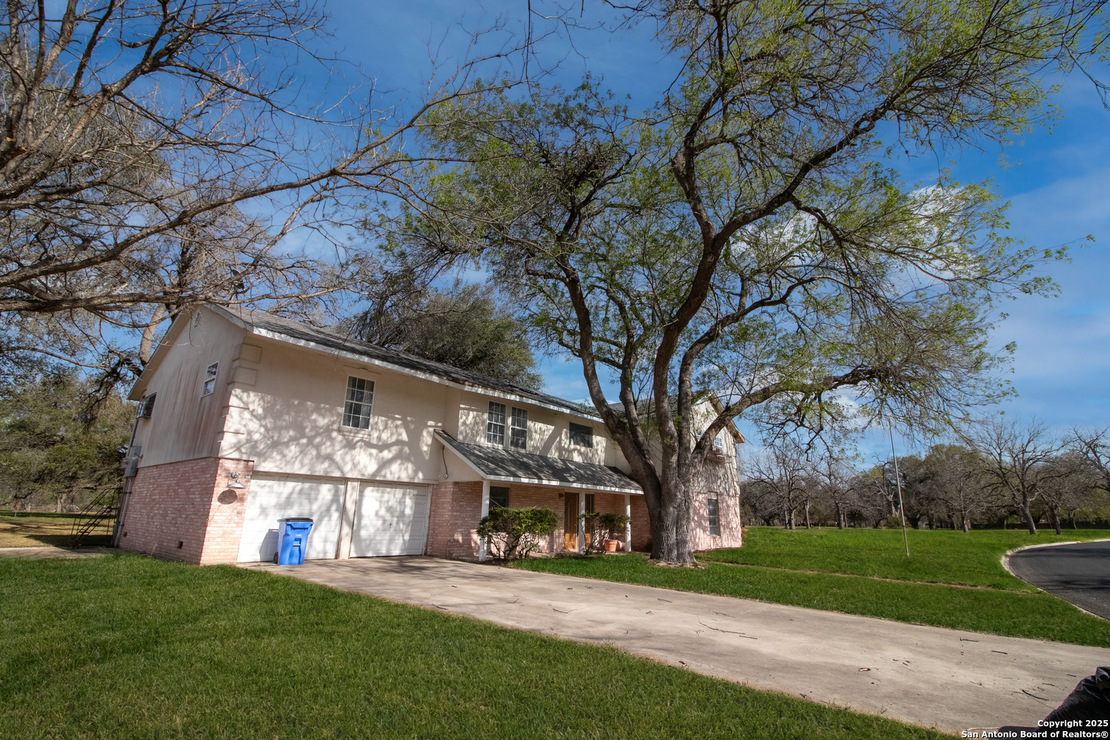 7 Glen Cove Dr