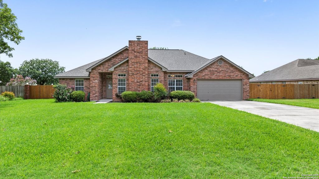 Photo of 180 Castlewood Dr, Seguin, TX 78155 (MLS # 1883999)