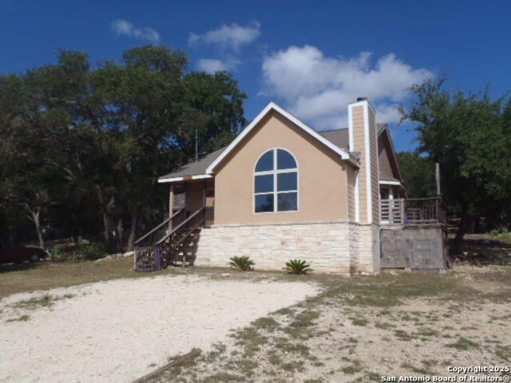 Photo of 1127 Eastview Dr, Canyon Lake, TX 78133 (MLS # 1907528)
