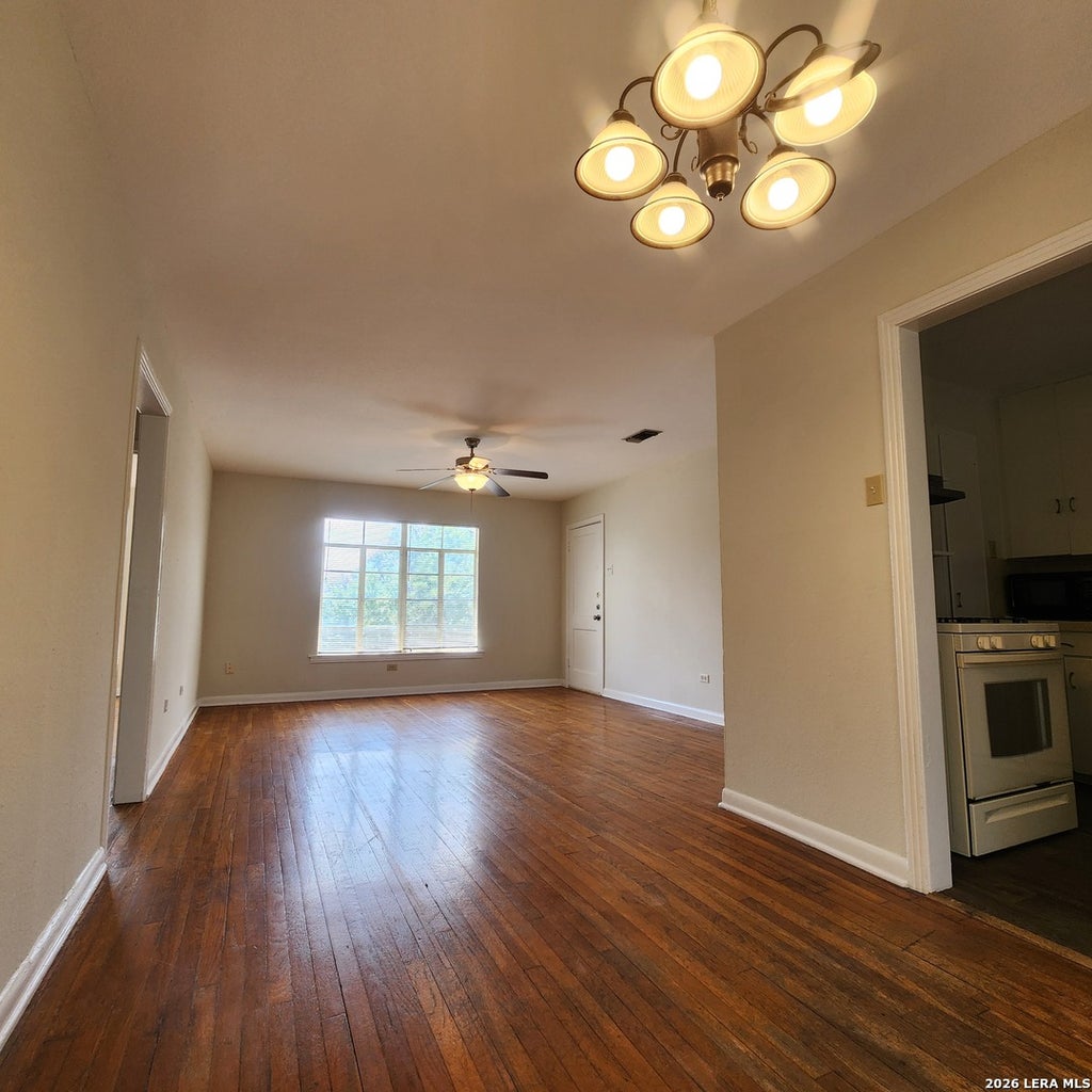 Photo of 911 W MISTLETOE AVE 4 #4, San Antonio, TX 78201 (MLS # 2019008)