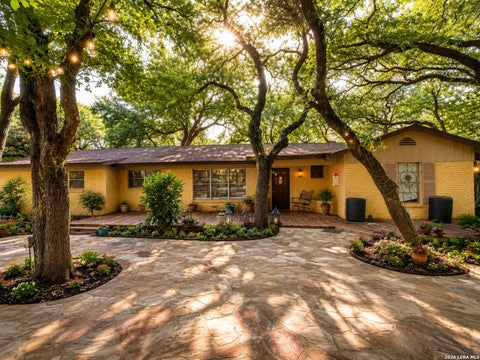 Photo of 117 WAGON TRAIL RD, Shavano Park, TX 78231 (MLS # 1998365)
