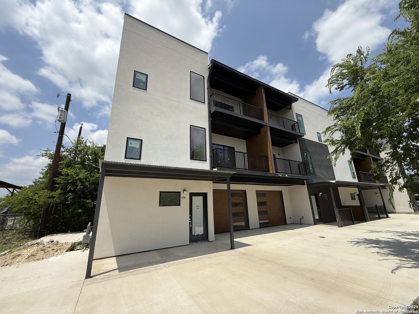 715 Ogden 104
