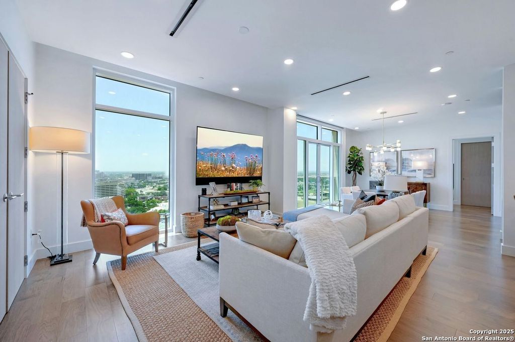 Photo of 123 Lexington APT 1410 #APT 1410, San Antonio, TX 78205 (MLS # 1929982)