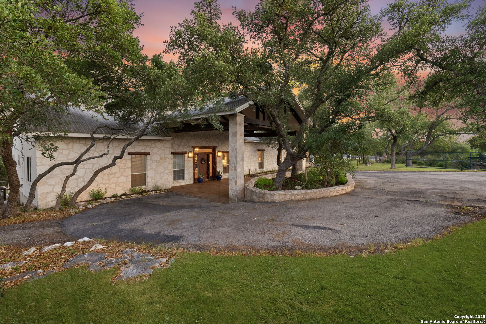 1042 Flagstone Dr
