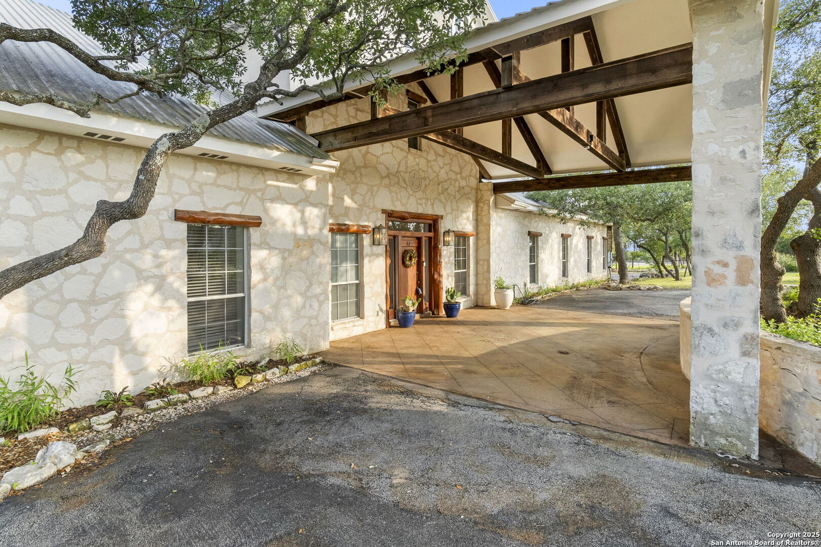 1042 Flagstone Dr