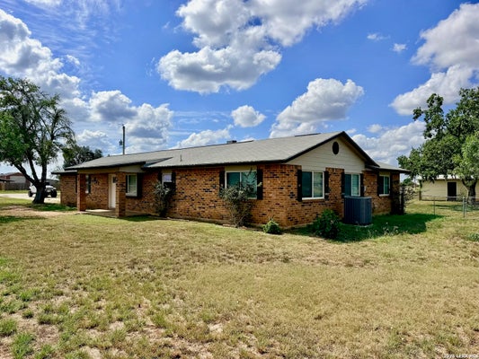 611 DEER TRAIL DR, JOURDANTON, TX 78026 - Image e4cf6fb35d1a35b05f6628c4155dc73e/1958408052