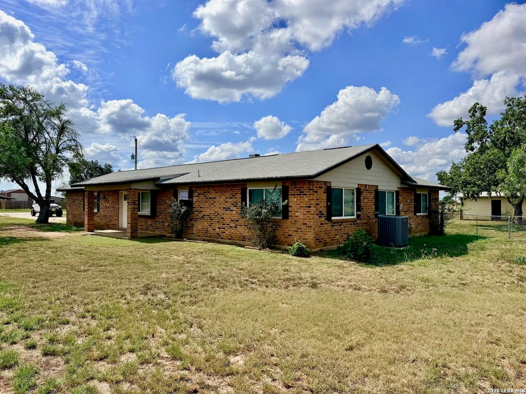 Photo of 611 Deer Trail dr, Jourdanton, TX 78026 (MLS # 2019555)
